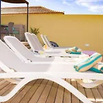 Semesterbostad Geraeumiges Haus Mit Exklusivem Schwimmbad Und Solarium- By Interhome Las Galletas
