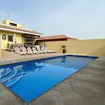 Geraeumiges Haus Mit Exklusivem Schwimmbad Und Solarium- By Interhome *
