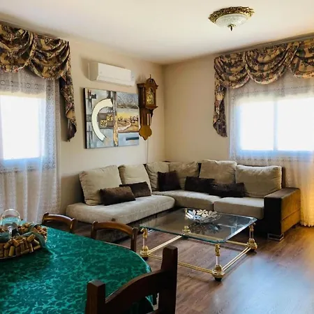 Geraeumiges Haus Mit Exklusivem Schwimmbad Und Solarium- By Interhome