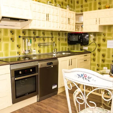 Geraeumiges Haus Mit Exklusivem Schwimmbad Und Solarium- By Interhome *