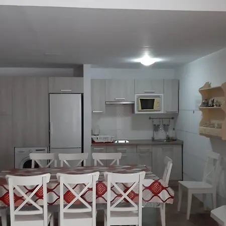 Geraeumiges Haus Mit Exklusivem Schwimmbad Und Solarium- By Interhome Casa vacanze