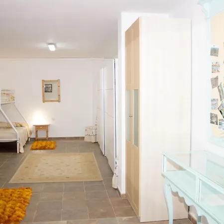 Geraeumiges Haus Mit Exklusivem Schwimmbad Und Solarium- By Interhome Casa de Férias