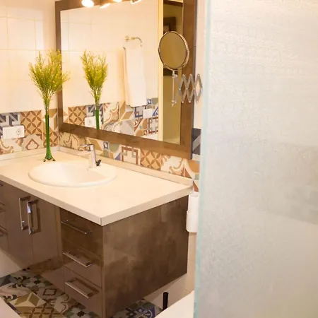 Geraeumiges Haus Mit Exklusivem Schwimmbad Und Solarium- By Interhome Las Galletas
