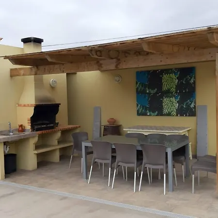 Geraeumiges Haus Mit Exklusivem Schwimmbad Und Solarium- By Interhome Casa vacanze