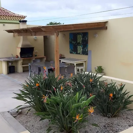 Geraeumiges Haus Mit Exklusivem Schwimmbad Und Solarium- By Interhome * Las Galletas
