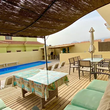 Geraeumiges Haus Mit Exklusivem Schwimmbad Und Solarium- By Interhome Casa de Férias *