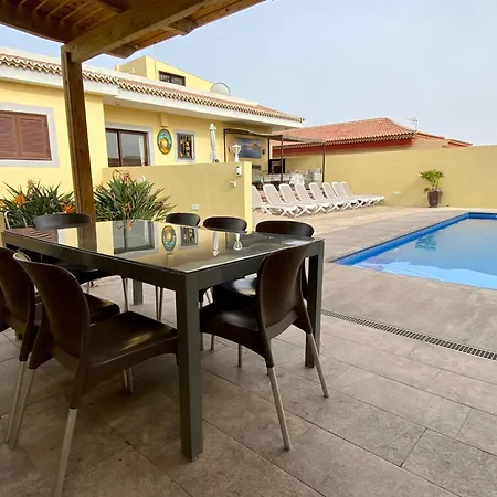 Geraeumiges Haus Mit Exklusivem Schwimmbad Und Solarium- By Interhome * Las Galletas