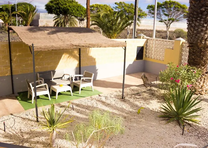 Geraeumiges Haus Mit Exklusivem Schwimmbad Und Solarium- By Interhome ラス・ガジェタス