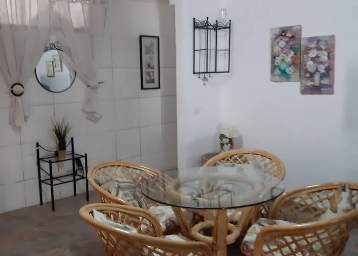 Geraeumiges Haus Mit Exklusivem Schwimmbad Und Solarium- By Interhome * ラス・ガジェタス