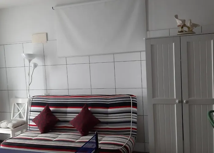 Geraeumiges Haus Mit Exklusivem Schwimmbad Und Solarium- By Interhome * ラス・ガジェタス