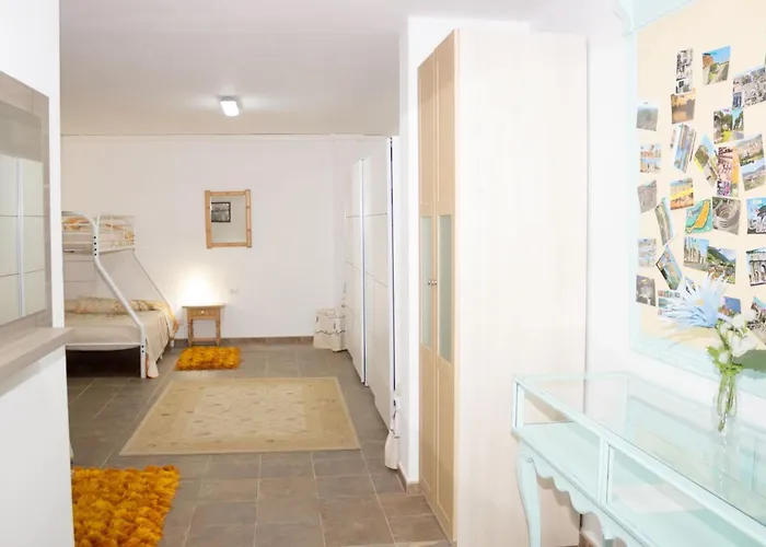 Geraeumiges Haus Mit Exklusivem Schwimmbad Und Solarium- By Interhome 別荘