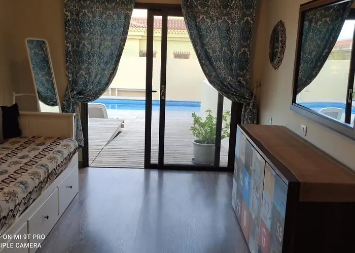 別荘 Geraeumiges Haus Mit Exklusivem Schwimmbad Und Solarium- By Interhome *