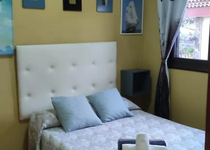 Geraeumiges Haus Mit Exklusivem Schwimmbad Und Solarium- By Interhome ラス・ガジェタス