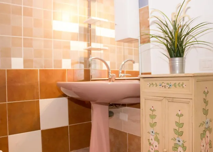 Geraeumiges Haus Mit Exklusivem Schwimmbad Und Solarium- By Interhome