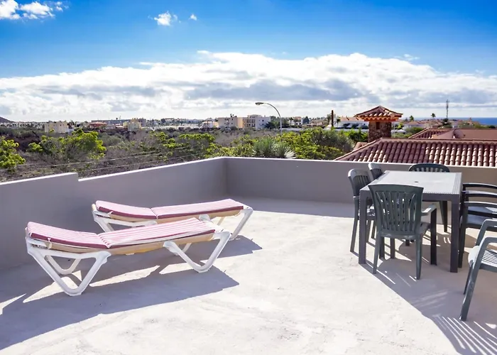 Geraeumiges Haus Mit Exklusivem Schwimmbad Und Solarium- By Interhome * ラス・ガジェタス