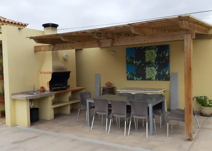 Geraeumiges Haus Mit Exklusivem Schwimmbad Und Solarium- By Interhome 別荘