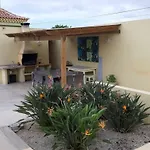 Geraeumiges Haus Mit Exklusivem Schwimmbad Und Solarium- By Interhome * Las Galletas