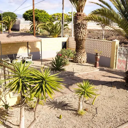 Casa vacanze Geraeumiges Haus Mit Exklusivem Schwimmbad Und Solarium- By Interhome