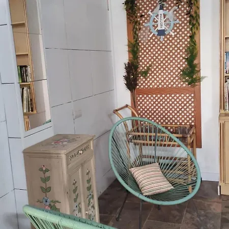 Geraeumiges Haus Mit Exklusivem Schwimmbad Und Solarium- By Interhome