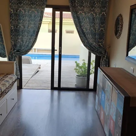 بيت للعطل Geraeumiges Haus Mit Exklusivem Schwimmbad Und Solarium- By Interhome *
