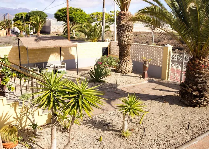 Casa vacanze Geraeumiges Haus Mit Exklusivem Schwimmbad Und Solarium- By Interhome