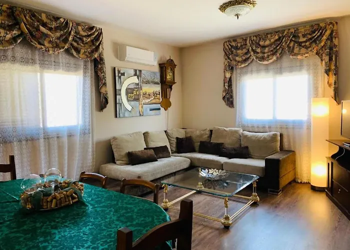 Geraeumiges Haus Mit Exklusivem Schwimmbad Und Solarium- By Interhome