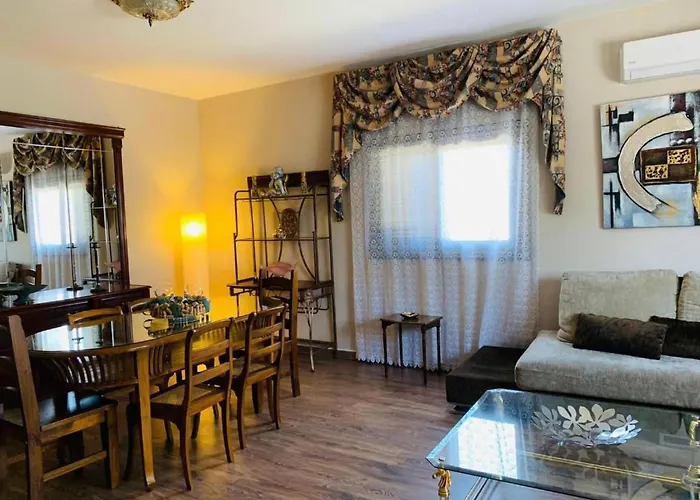 Geraeumiges Haus Mit Exklusivem Schwimmbad Und Solarium- By Interhome Casa vacanze *