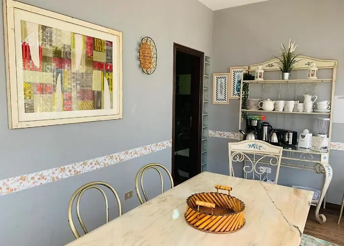 Geraeumiges Haus Mit Exklusivem Schwimmbad Und Solarium- By Interhome