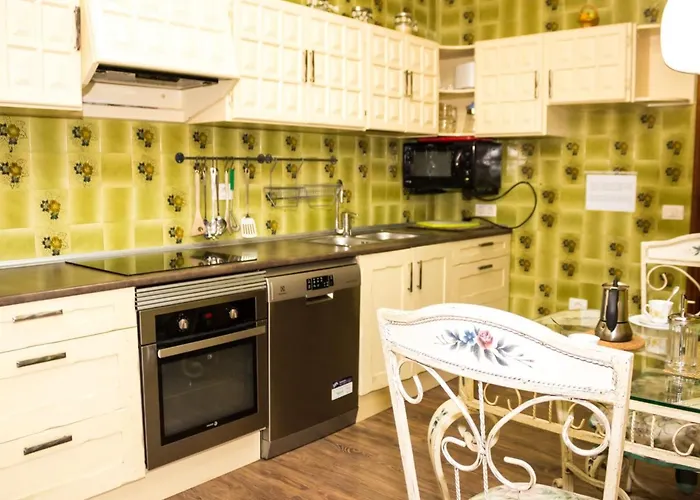 Geraeumiges Haus Mit Exklusivem Schwimmbad Und Solarium- By Interhome *