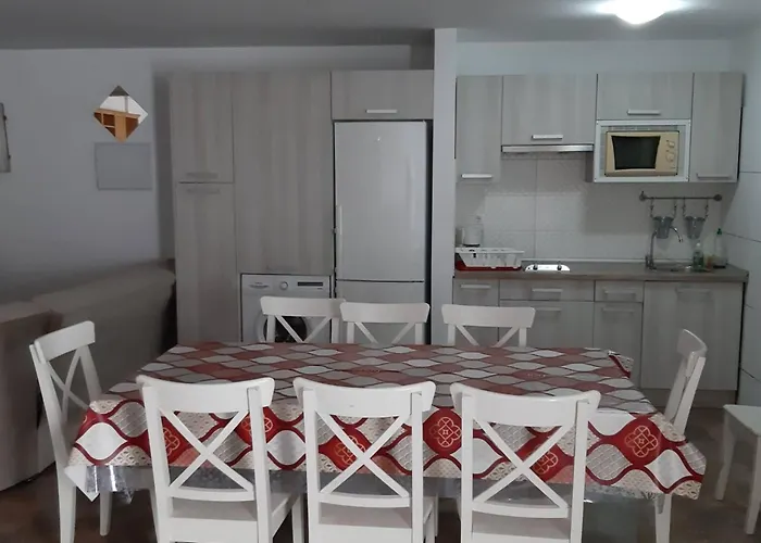 Geraeumiges Haus Mit Exklusivem Schwimmbad Und Solarium- By Interhome Ferienhaus