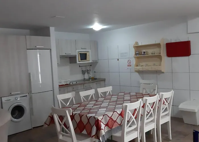 Geraeumiges Haus Mit Exklusivem Schwimmbad Und Solarium- By Interhome Casa vacanze