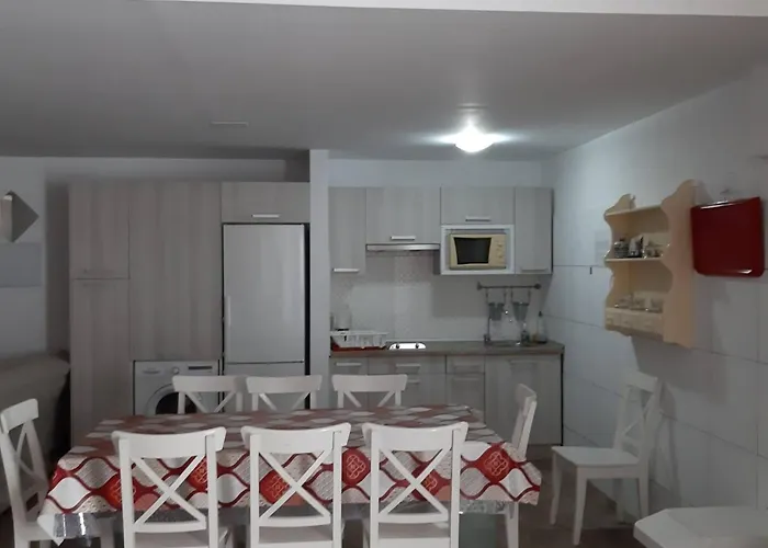 Geraeumiges Haus Mit Exklusivem Schwimmbad Und Solarium- By Interhome Casa vacanze