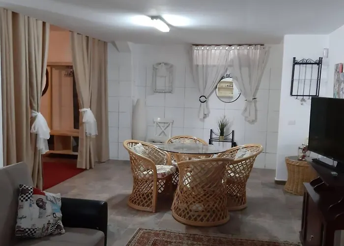 Casa vacanze Geraeumiges Haus Mit Exklusivem Schwimmbad Und Solarium- By Interhome