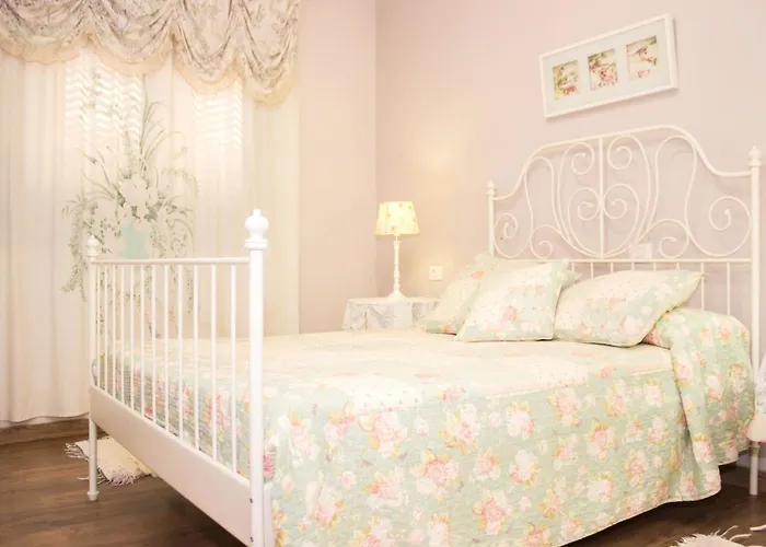 Geraeumiges Haus Mit Exklusivem Schwimmbad Und Solarium- By Interhome