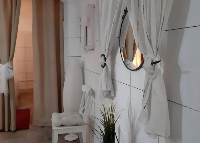 Casa vacanze Geraeumiges Haus Mit Exklusivem Schwimmbad Und Solarium- By Interhome