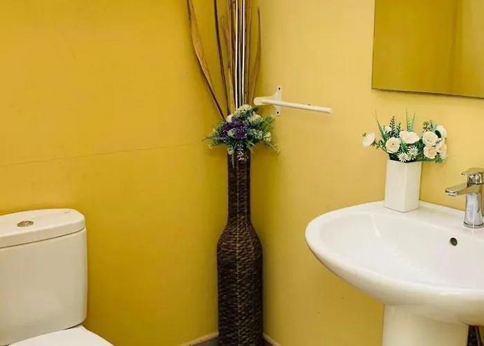 Geraeumiges Haus Mit Exklusivem Schwimmbad Und Solarium- By Interhome *