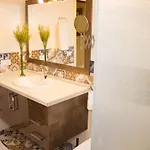 Geraeumiges Haus Mit Exklusivem Schwimmbad Und Solarium- By Interhome Las Galletas