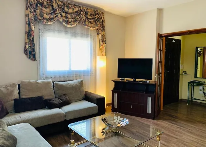 Geraeumiges Haus Mit Exklusivem Schwimmbad Und Solarium- By Interhome *