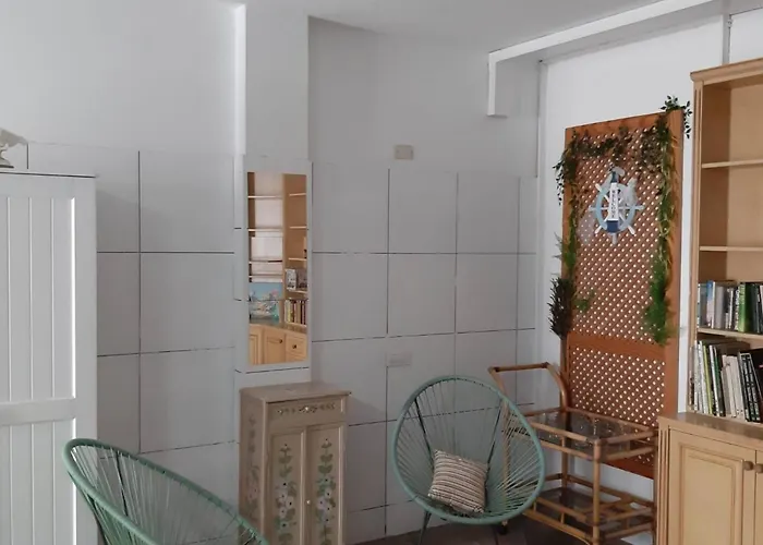 Geraeumiges Haus Mit Exklusivem Schwimmbad Und Solarium- By Interhome *