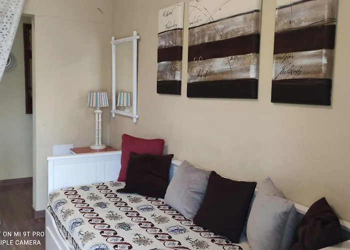 Vakantiehuis Geraeumiges Haus Mit Exklusivem Schwimmbad Und Solarium- By Interhome *